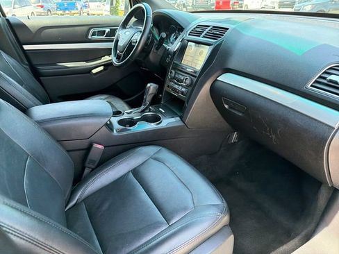 Used 2017 Ford Explorer XLT w/ Equipment Group 202A FWD image 24