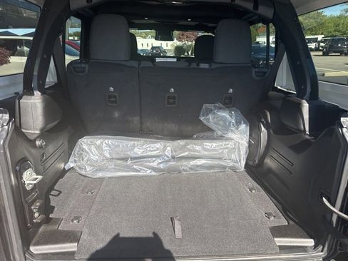 Used 2024 Jeep Wrangler Willys image 27