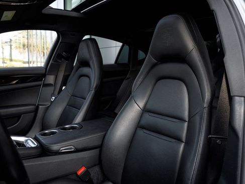 Used 2021 Porsche Panamera image 25