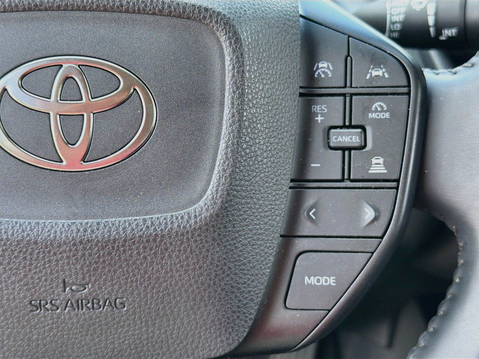 Used 2025 Toyota Prius LE FWD image 17