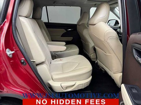 Used 2021 Toyota Highlander XLE AWD/4WD image 21