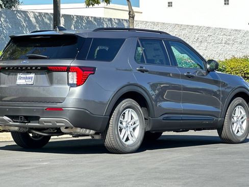 New 2026 Ford Explorer Active image 4