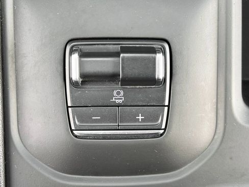 Used 2024 GMC Sierra 2500 Denali w/ Denali Reserve Package image 25