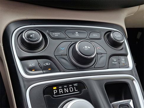 Used 2015 Chrysler 200 Limited w/ Convenience Group image 15