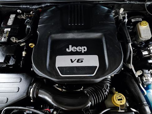 Used 2016 Jeep Wrangler Sport image 12