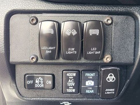 Used 2018 Toyota Tacoma TRD Off-Road image 30