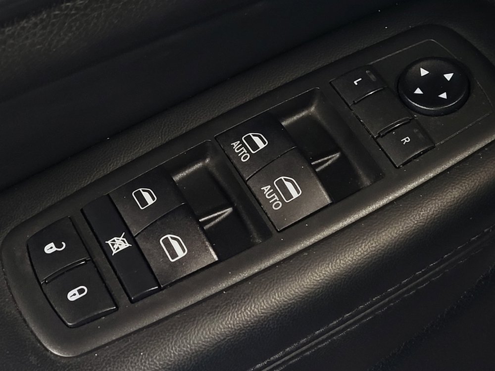 Used 2019 Jeep Grand Cherokee Laredo RWD image 27