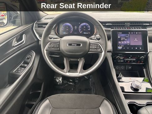 Used 2023 Jeep Grand Cherokee Altitude AWD/4WD image 18