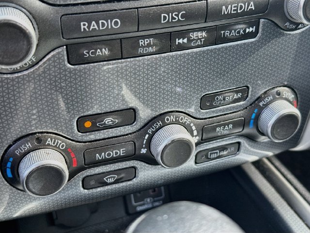 Used 2019 Nissan Pathfinder SL AWD/4WD image 19