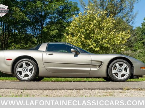 Used 1999 Chevrolet Corvette Coupe RWD image 27