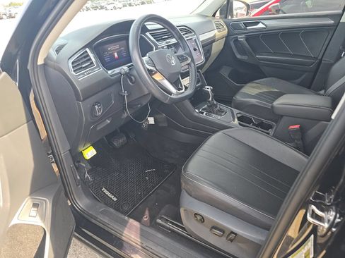 Used 2022 Volkswagen Tiguan SE FWD image 3