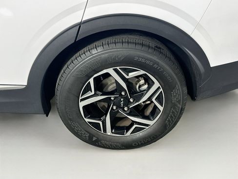 Used 2025 Kia Sportage LX image 11