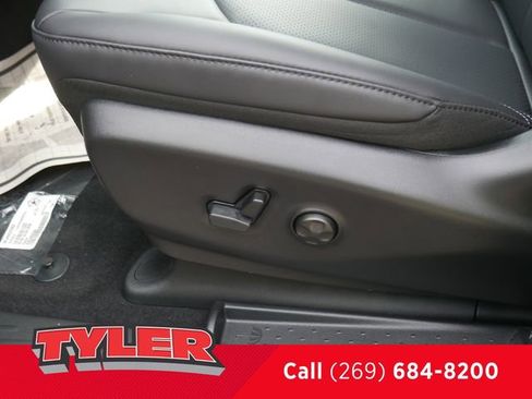 New 2026 Chrysler Pacifica Select FWD image 22