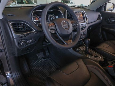 Used 2022 Jeep Cherokee Trailhawk w/ Premium Leather Package AWD/4WD image 12