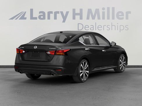Used 2019 Nissan Altima 2.5 SV image 2