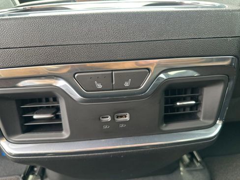 Used 2024 Chevrolet Silverado 2500 High Country image 11