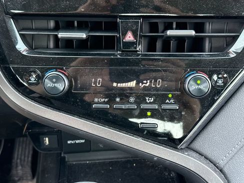 Used 2022 Toyota Camry LE FWD image 29