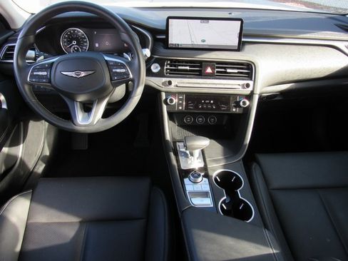 Used 2025 Genesis G70 2.5T image 9