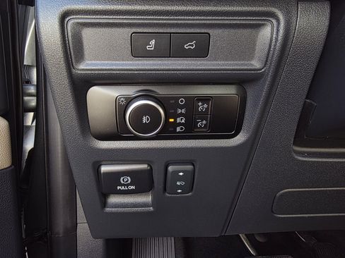 Used 2024 Ford Expedition Limited image 13