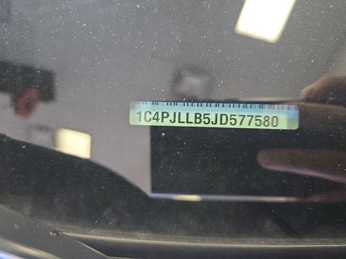 Used 2018 Jeep Cherokee Latitude Plus w/ Cold Weather Group FWD image 2