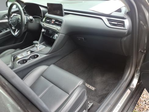 Used 2025 Genesis G70 2.5T AWD/4WD image 7