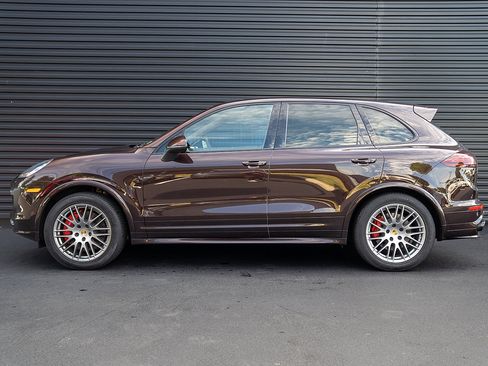 Used 2018 Porsche Cayenne GTS AWD/4WD image 2