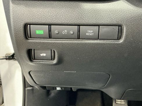 Used 2022 Nissan Sentra SV image 12