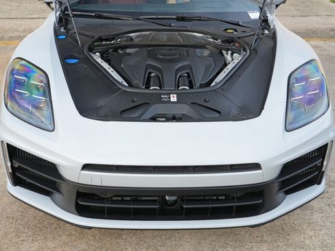 Used 2025 Porsche Panamera image 8