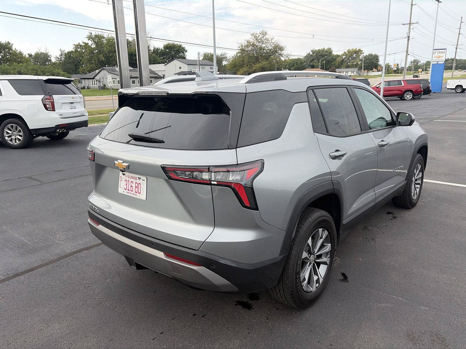 Used 2025 Chevrolet Equinox LT w/ Convenience Package II FWD image 3