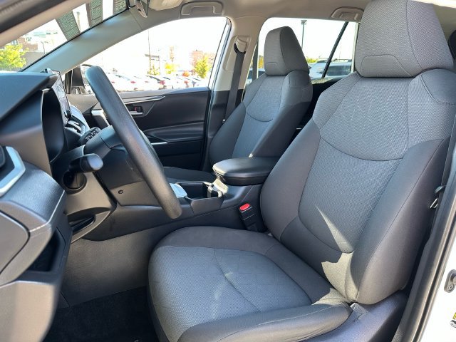 Used 2025 Toyota RAV4 XLE AWD/4WD image 9