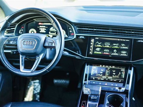Used 2023 Audi Q7 Premium w/ Convenience Package image 12