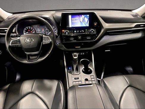 Used 2023 Toyota Highlander XLE image 7