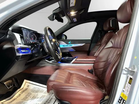 Used 2023 BMW 760i xDrive w/ Executive Package AWD/4WD image 2