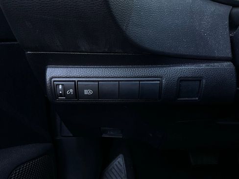 Used 2021 Toyota Corolla LE image 19