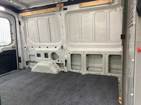 Used 2018 Ford Transit 250 130 Medium Roof RWD image 17