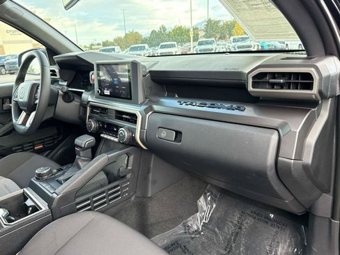 Used 2026 Toyota Tacoma TRD Off-Road AWD/4WD image 18