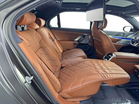 Used 2023 BMW i7 xDrive60 image 53