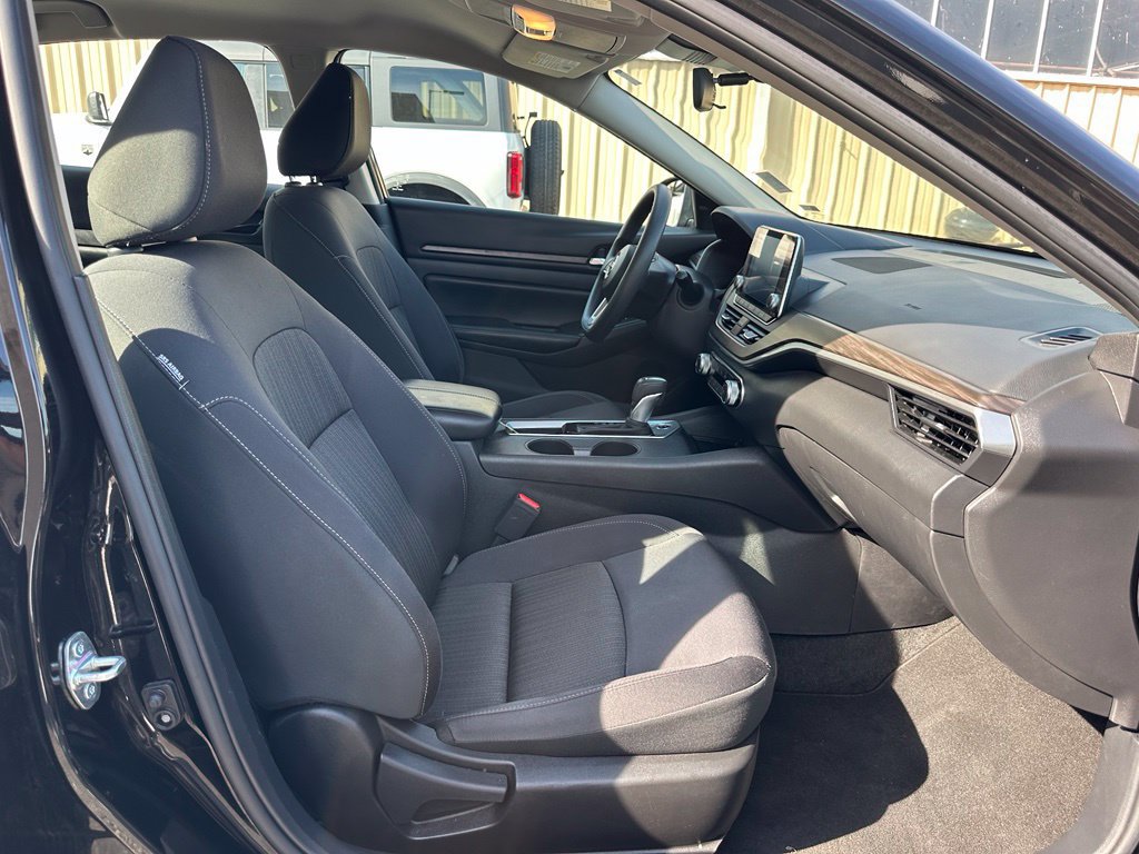 Used 2025 Nissan Altima 2.5 SV FWD image 15