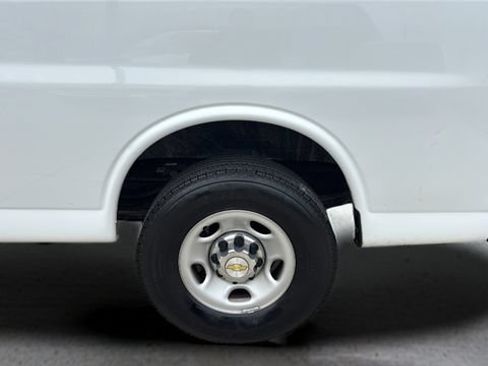 Used 2024 Chevrolet Express 3500 LT w/ LT Preferred Equipment Group RWD image 29