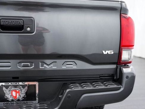 Used 2019 Toyota Tacoma TRD Sport w/ Technology Package RWD image 39