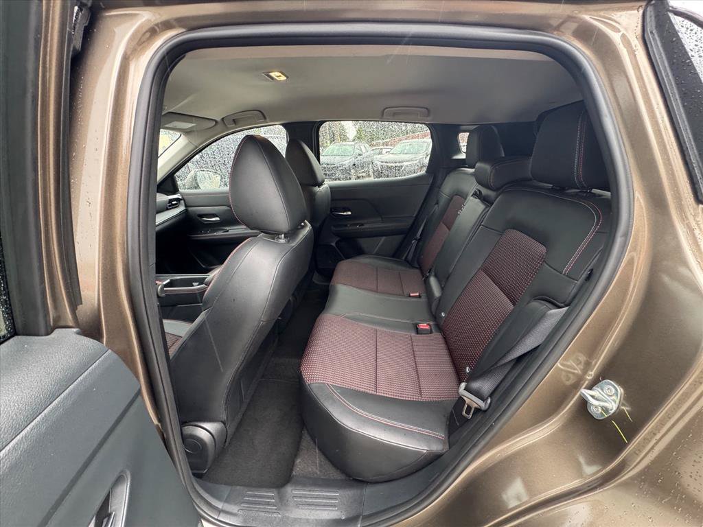 Used 2025 Nissan Kicks SR AWD/4WD image 11