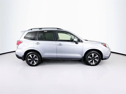 Used 2017 Subaru Forester 2.5i Premium AWD/4WD image 12