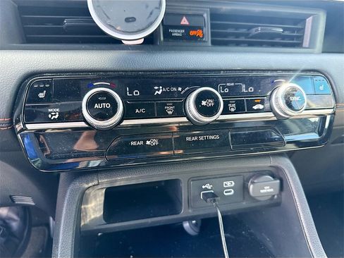 Used 2025 Honda Pilot Sport image 15