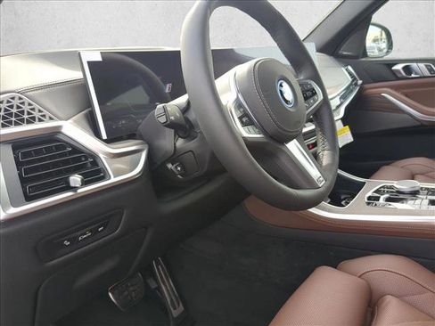 New 2026 BMW X5 xDrive50e image 3