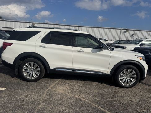 Used 2023 Ford Explorer Limited w/ Equipment Group 301A image 8