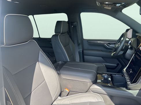 New 2026 GMC Yukon XL Elevation RWD image 11