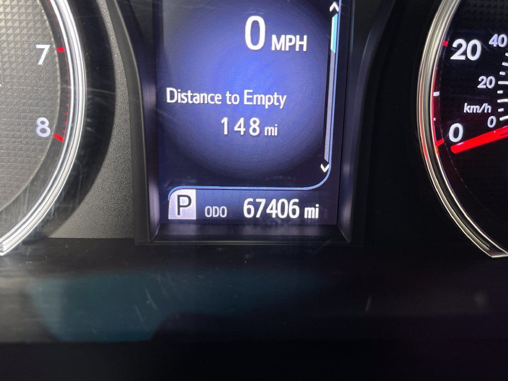 Used 2015 Toyota Camry SE FWD image 19