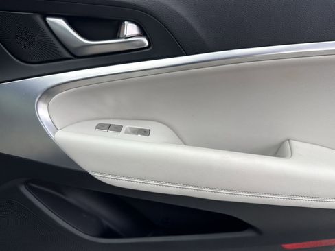 Used 2024 Genesis G70 2.5T image 39