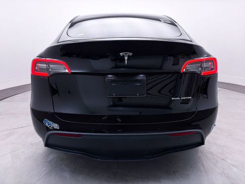 Used 2021 Tesla Model Y Long Range image 14