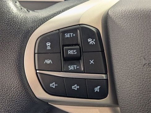 Used 2021 Ford Explorer XLT w/ Equipment Group 202A image 16